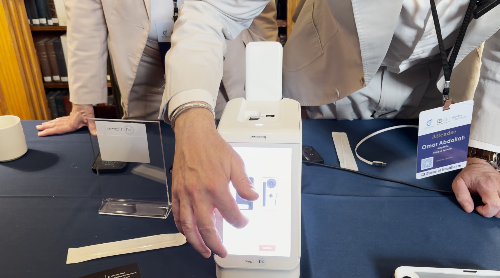 AmplifiDx molecular point-of-care testing platform
